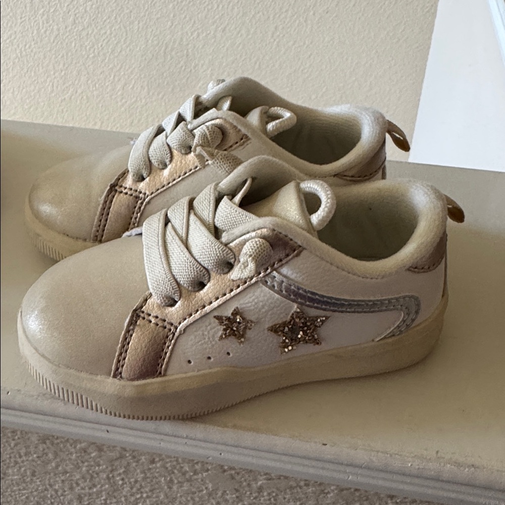 OshKosh B'gosh Cream and Gold Kids Sneakers